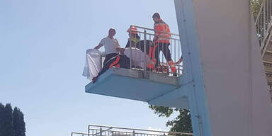 Laaerbergbad Bub Sturz