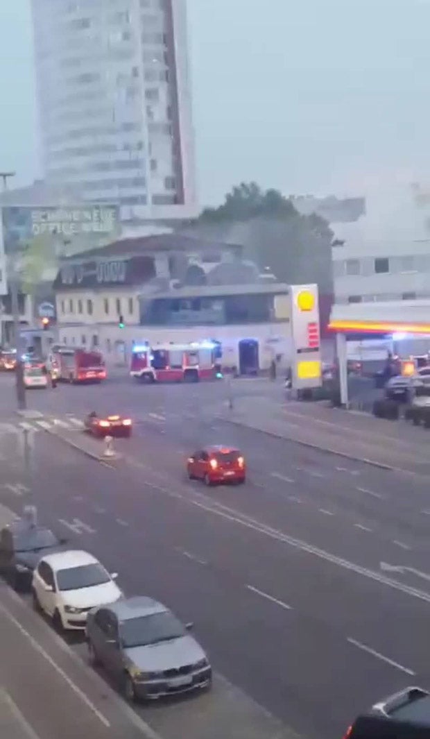 Großeinsatz bei Brand in ehemaligem Wiener-Kult-Lokal