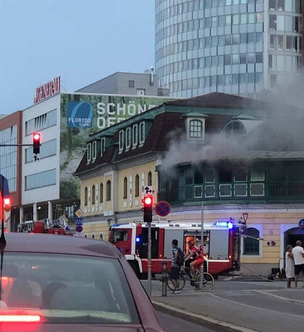 Großeinsatz bei Brand in ehemaligem Wiener-Kult-Lokal