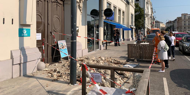 Balkon kracht direkt auf Stra&szlig;e in Wien
