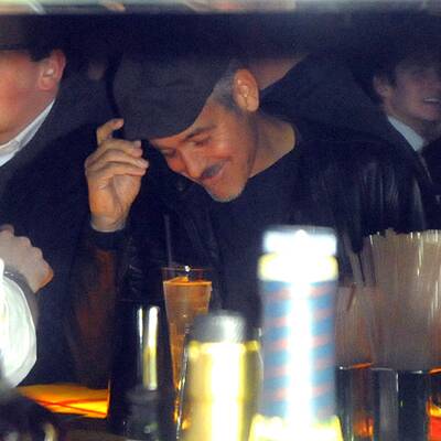 Star hautnah: George Clooney in Whiskey-Bar