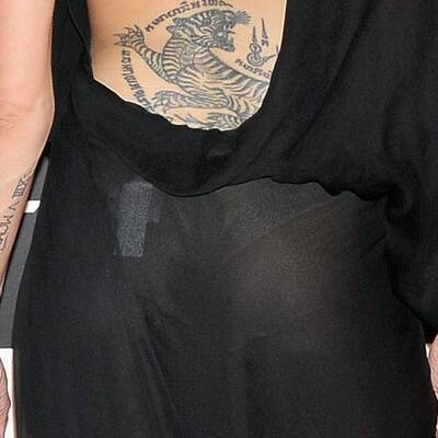 Angelina Jolie: Sexy in Japan