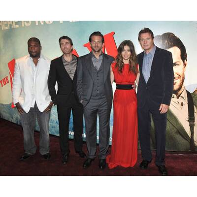 Jessica Biel: Rot mit schwarzem Höschen