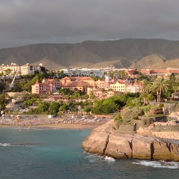 Mausi Lugner geniesst Luxus-Reha auf Teneriffa