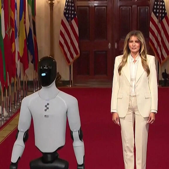 Melania Trump lud ersten Roboter ins Weiße Haus ein