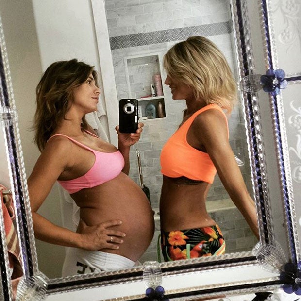 Elisabetta Canalis zeigt Babybauch