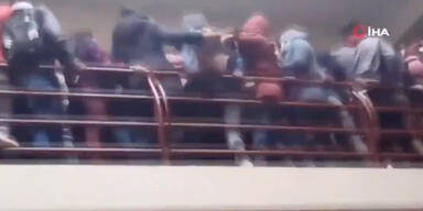 Rangelei: Sieben Studenten st&uuml;rzen in den Tod