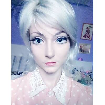 Diese lebende Barbie sieht aus wie Elsa!