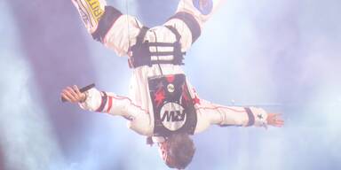 "Kopfüber"-Robbie Williams lässt Klagenfurt ausflippen