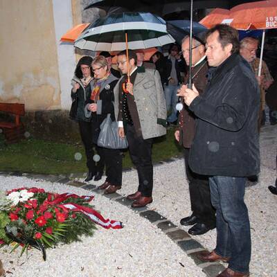 Kranzniederlegung am Grab von Jörg Haider