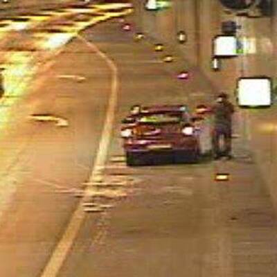 Teenager trank Schluck Benzin und spuckte Feuer