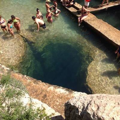 Irrer Sprung ins Wasserloch