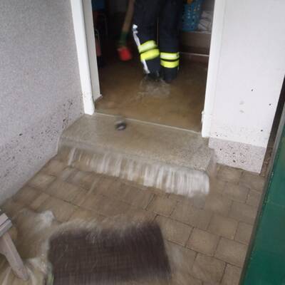 Pumparbeiten der Feuerwehr