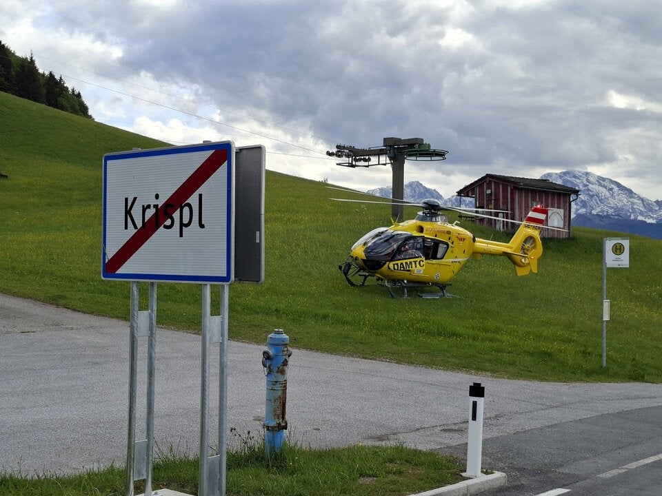 Florianis retteten das Opfer mit Hilfe einer Drehleiter.
