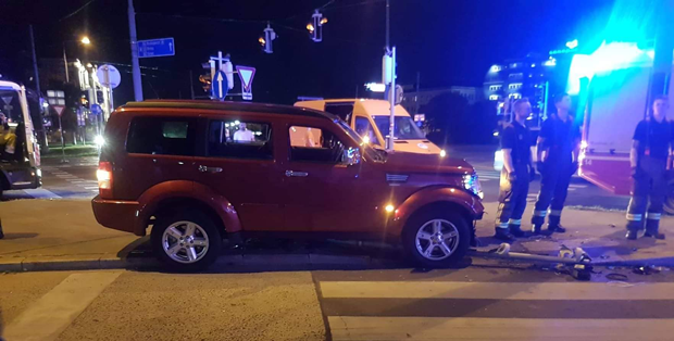 SUV rast auf Fußgängerinsel in Wien