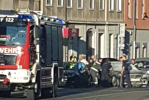 Spektakulärer Auto-Brand mitten in Wien