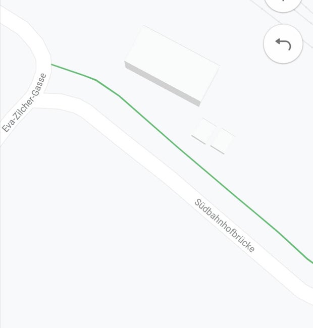 Kurioser Crash in Wien: Bus im Auto-Sandwich eingequetscht