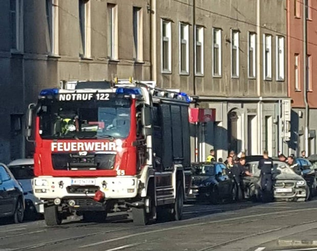 Spektakulärer Auto-Brand mitten in Wien