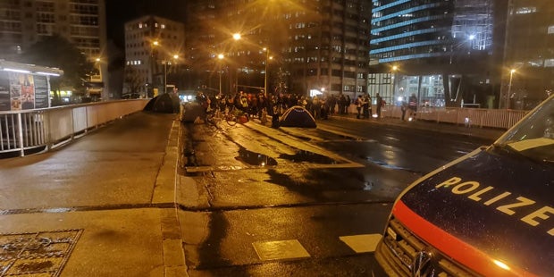 Kurden-Demo Wien Salztorbrücke