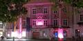 Wiener Neustadt: Rathaus und Wasserturm erstrahlen in Pink