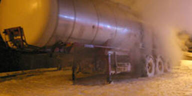 Großeinsatz - LKW auf B19 in Flammen