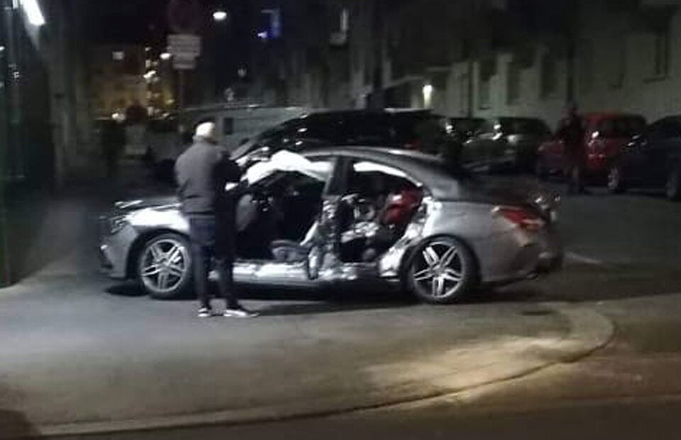 Zivil-Polizei crasht mit Mercedes: Mehrere Verletzte