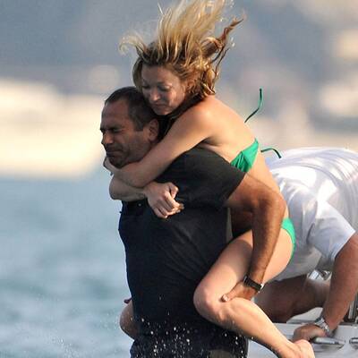 Kate Moss lässt den Busen blitzen