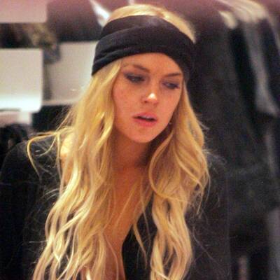 Lindsay Lohan ungeschminkt am Flughafen