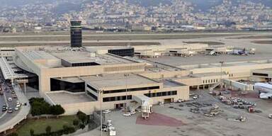 Blitz trifft Flugzeug nach dem Start