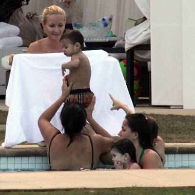 Jennifer Lopez: Mit Zwillingen am Pool