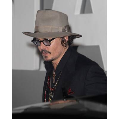 Johnny Depp mit Gehhilfe in Cannes