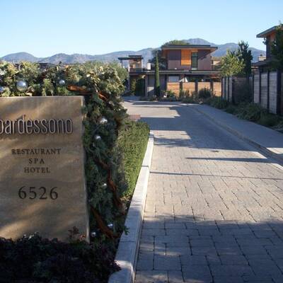 10. Veligandu Island Resort