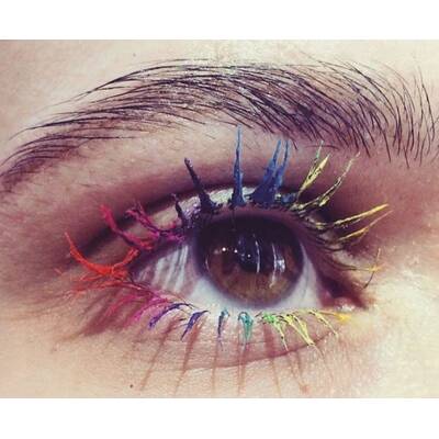 Beautytrend: Rainbow-Lashes