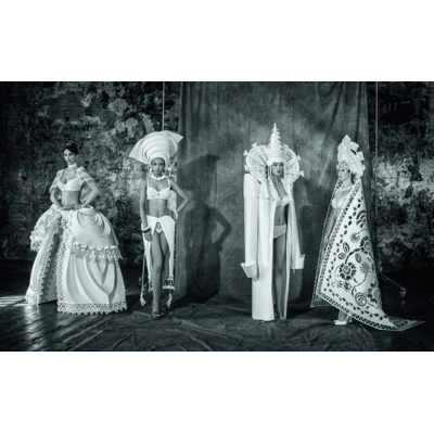 Hochzeitskleider aus Papier