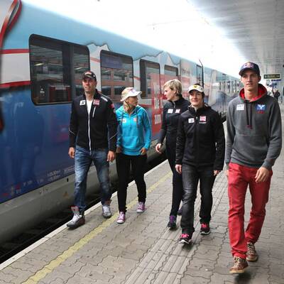 ÖSV-Stars präsentieren sich am Westbahnhof