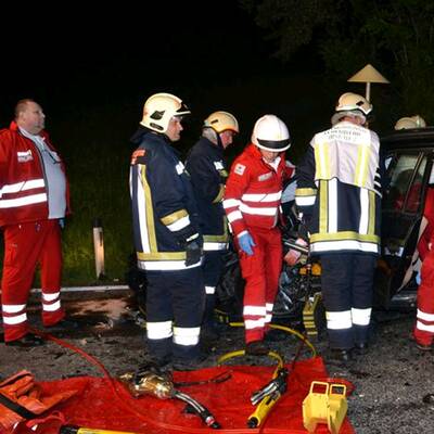 Bilder: Verletzte bei Unfall mit Reh