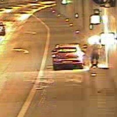 Teenager trank Schluck Benzin und spuckte Feuer