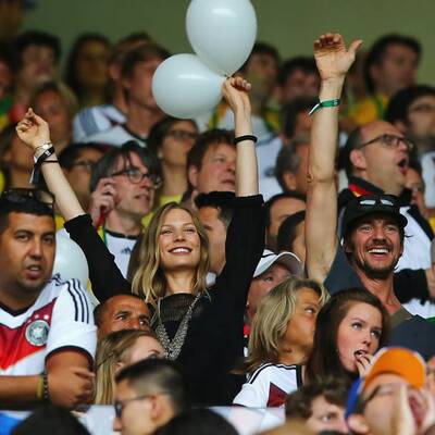 Deutsche Spielerfrauen feiern ausgiebig