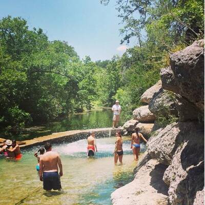 Irrer Sprung ins Wasserloch