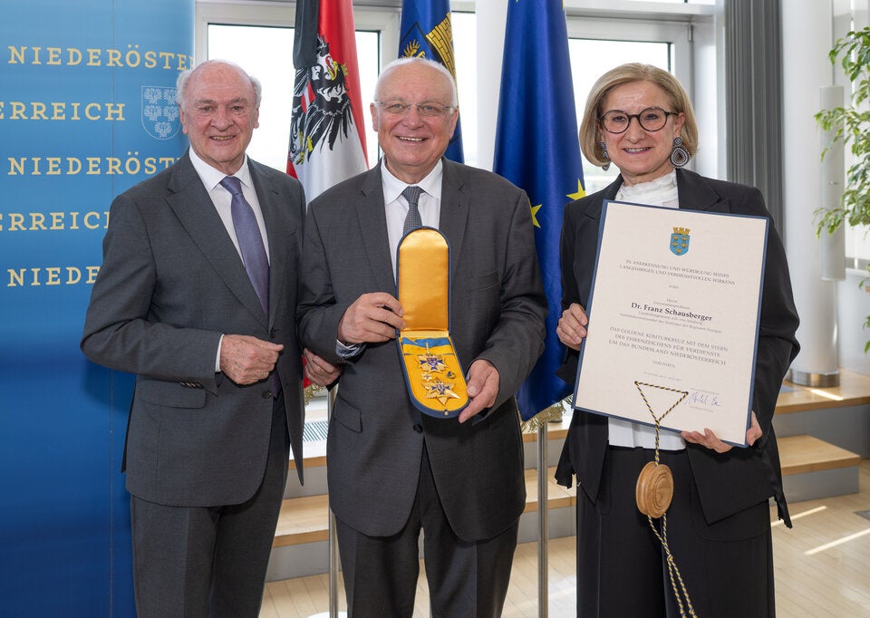 Goldenes Komturkreuz für drei verdiente Landesväter