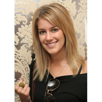 Stars mit Kinn-Implantaten