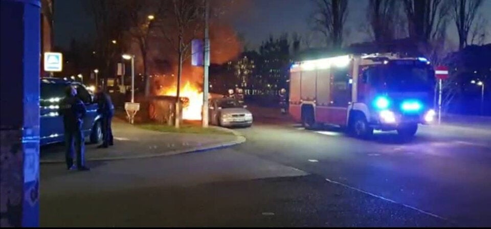 Spektakulärer Pkw-Brand in Wien