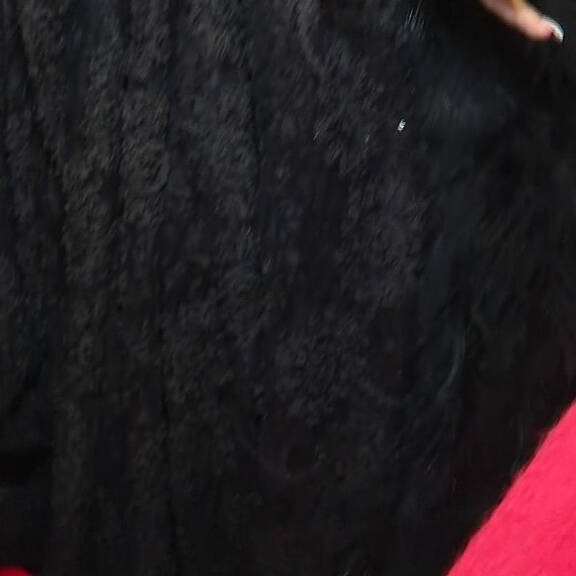 Evelyn Burdecki & ihre Fünf-Meter-Schleppe am Red Carpet