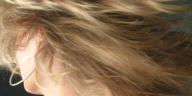 Mit Per&uuml;cke gegen den Krebs