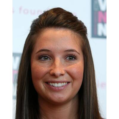 Stars mit Kinn-Implantaten