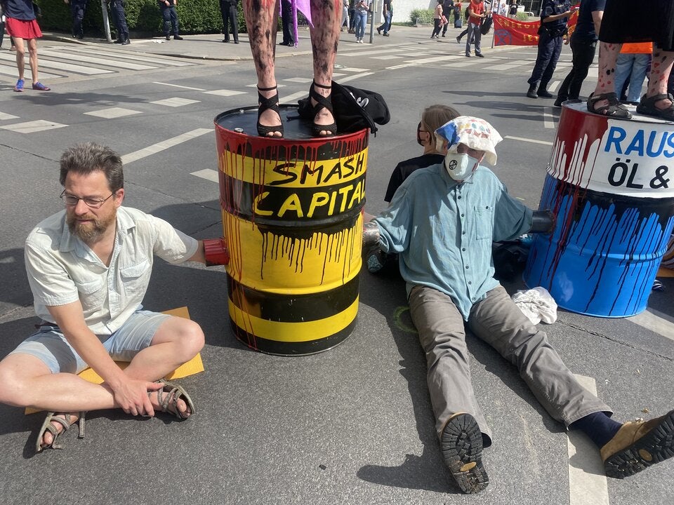 Nippel Protest Umwelt Naschmarkt Secession Blockade