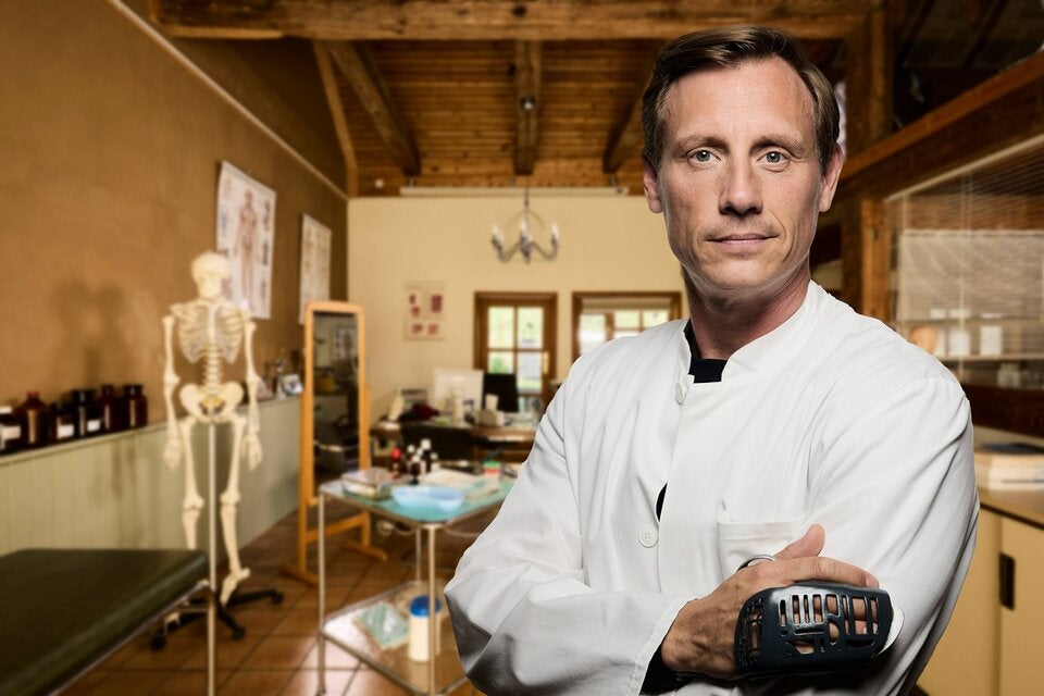 Patrick Kalupa als Dr. Moritz Neiss.