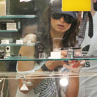 Paris Hilton mit Perücke in Paris