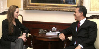 Jolie auf Hilfstour für Haiti