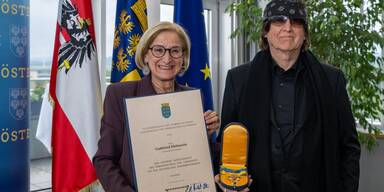 Helnwein erh&auml;lt h&ouml;chste Auszeichnung des Landes